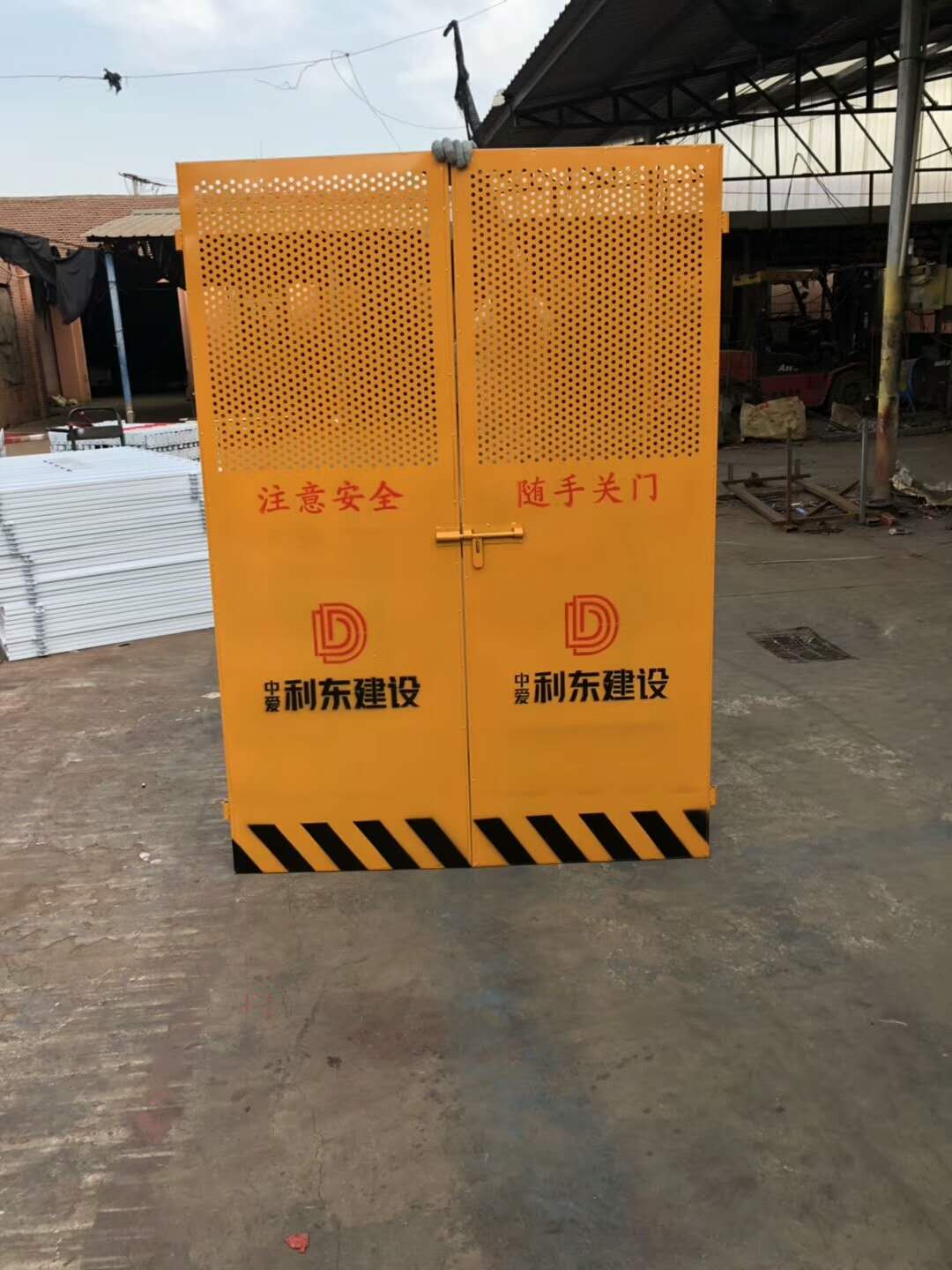 电梯防护门图片--4
