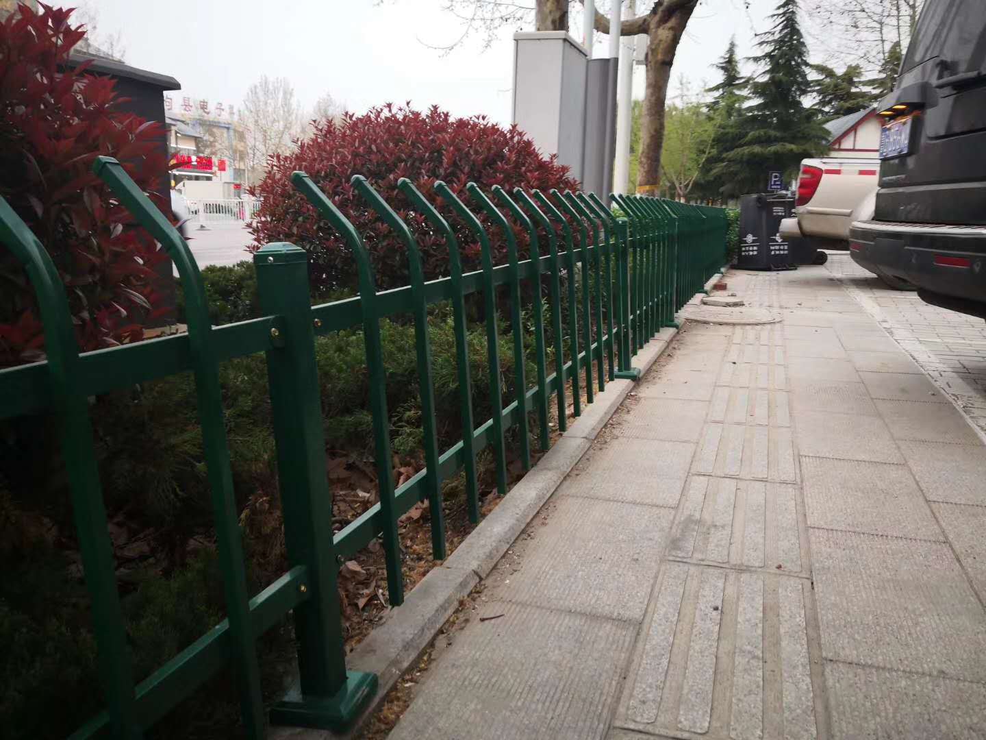 草坪护栏图片