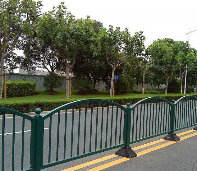 交通护栏