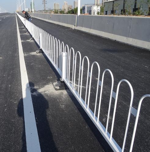 圆钢京式道路护栏图片