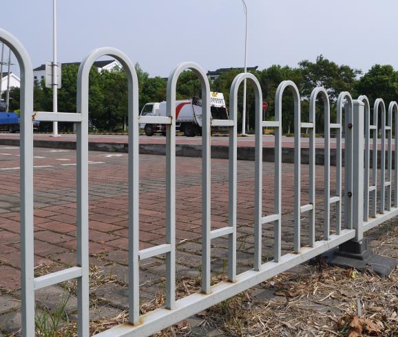 槽钢京式道路护栏图片