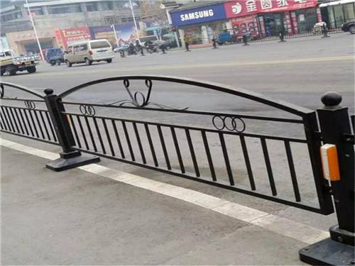 道路隔离栏图片--3
