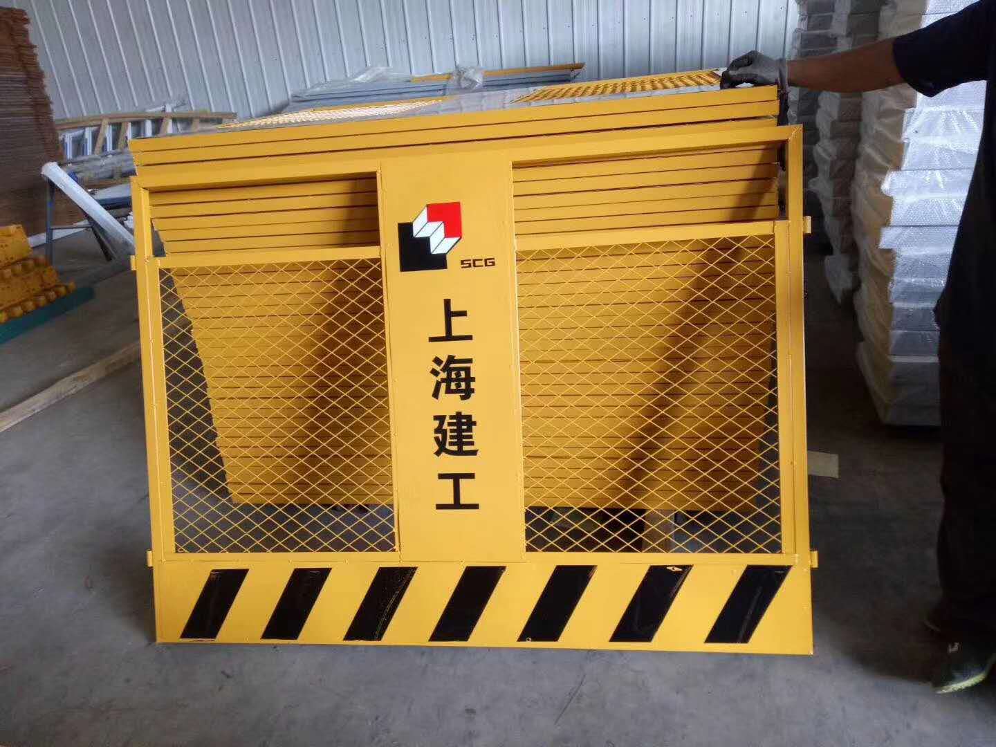 基坑临边防护栏杆图片--3 基坑临边防护栏杆图片--3