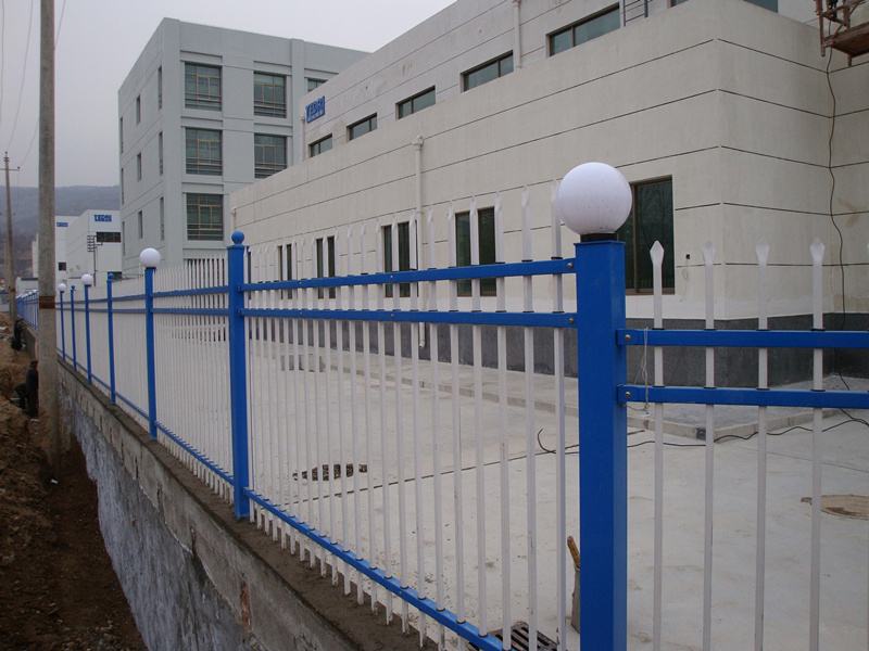 围墙栅栏图片