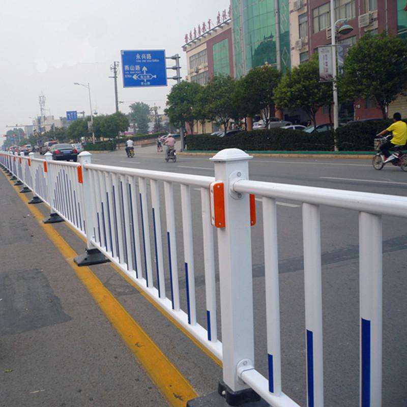 道路防翻越围栏图片