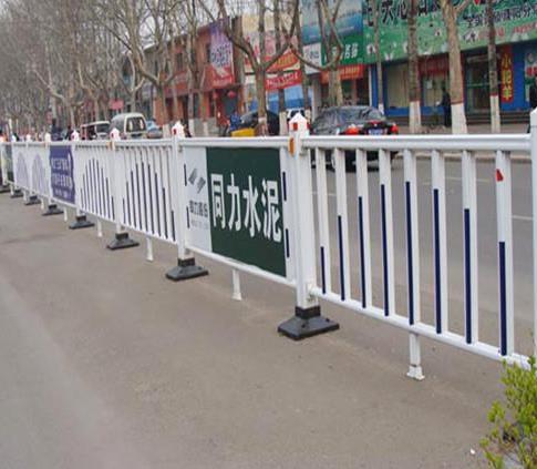 道路广告隔离栏图片