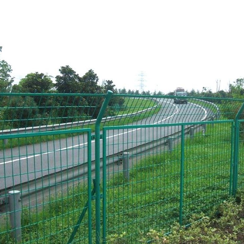公路护栏网图片