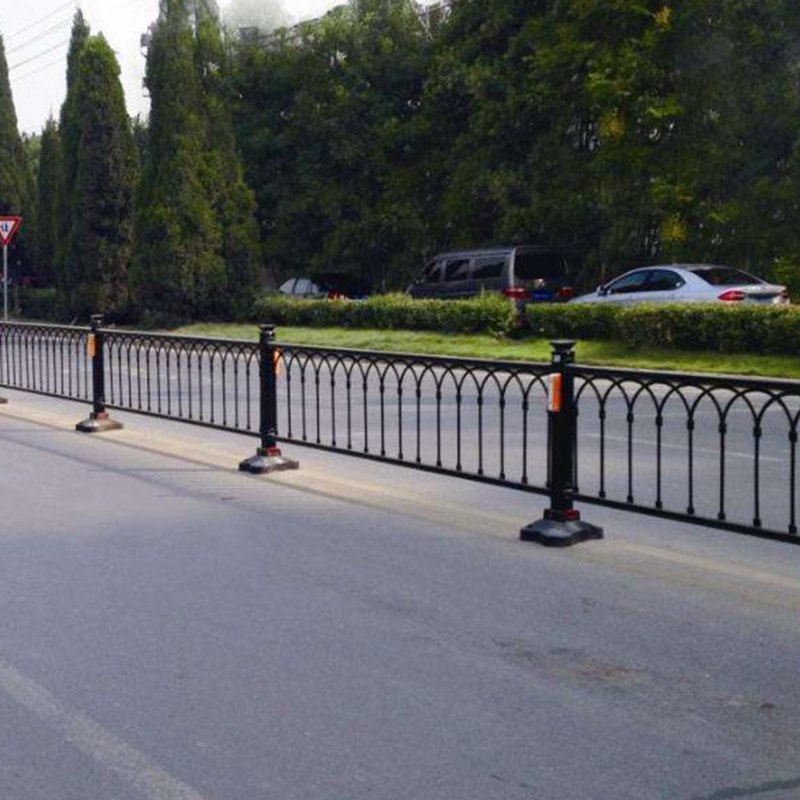 道路隔离栏杆图片--2