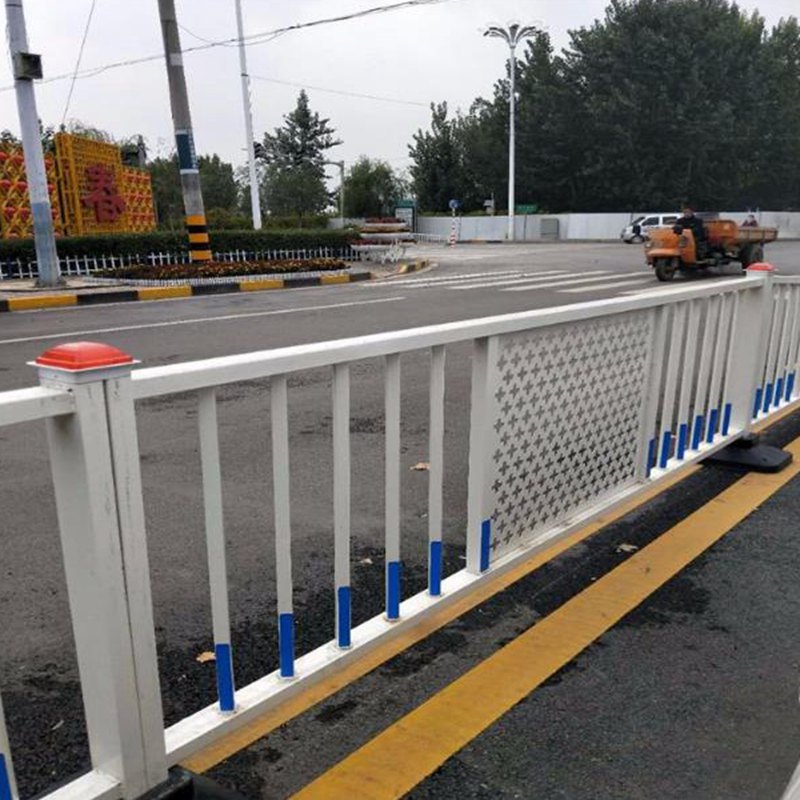 道路护栏网图片